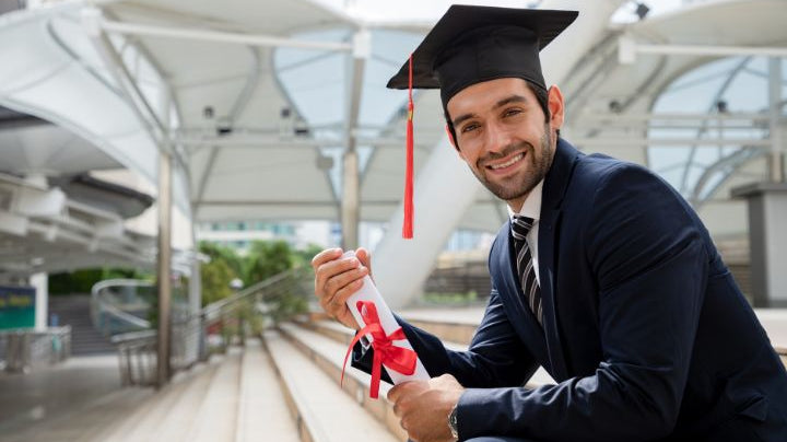 The Do's and Don’ts of Buying an Amazing Graduation Suit