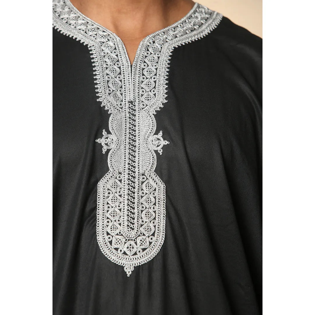 HM62_thobe_Black-Silver_52, HM62_thobe_Black-Silver_54, HM62_thobe_Black-Silver_56, HM62_thobe_Black-Silver_58, HM62_thobe_Black-Silver_60, HM62_thobe_Black-Silver_62