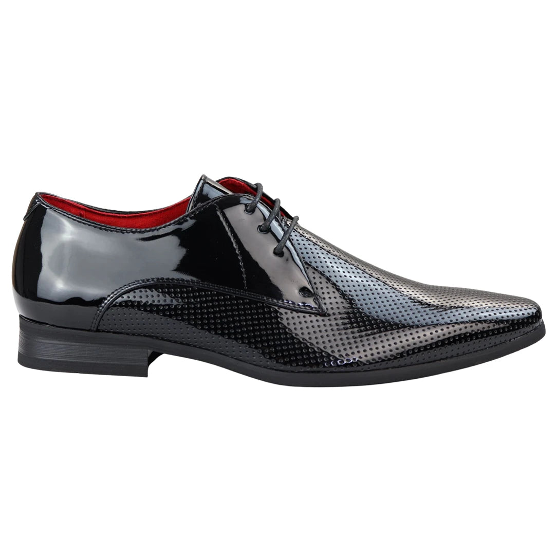 Zapatos para hombre, elegantes y formales, con detalles perforados, punta puntiaguda, cordones y acabado en charol. Disponibles en colores negro, rojo y blanco, confeccionados en cuero sintético de alta calidad.