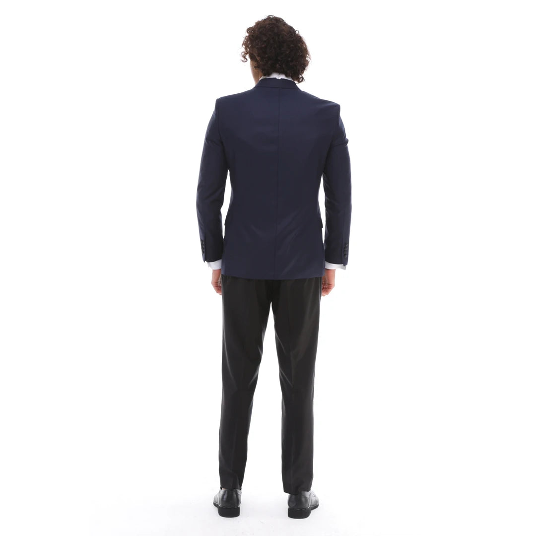 Traje de esmoquin azul marino con doble botonadura para hombre: un esmoquin clásico con solapa de muesca negra.