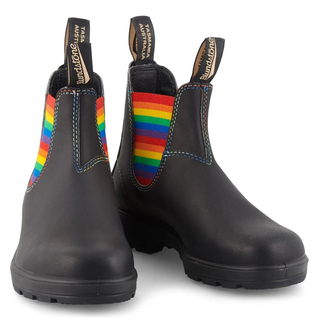 Chelsea-Stiefel Blundstone 2105 aus schwarzem Regenbogenleder Hineinschlüpfen