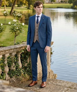 Costume bleu marine « Viceroy » avec gilet en tweed Harris marron