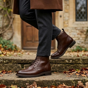 Aviemore - Knöchelhohe braune Brogue-Stiefel aus Leder für Herren - John White - 2