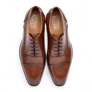 Braune, schlichte Derby-Schuhe für Herren aus Leder mit Kappe - Chapman & Moore - 4