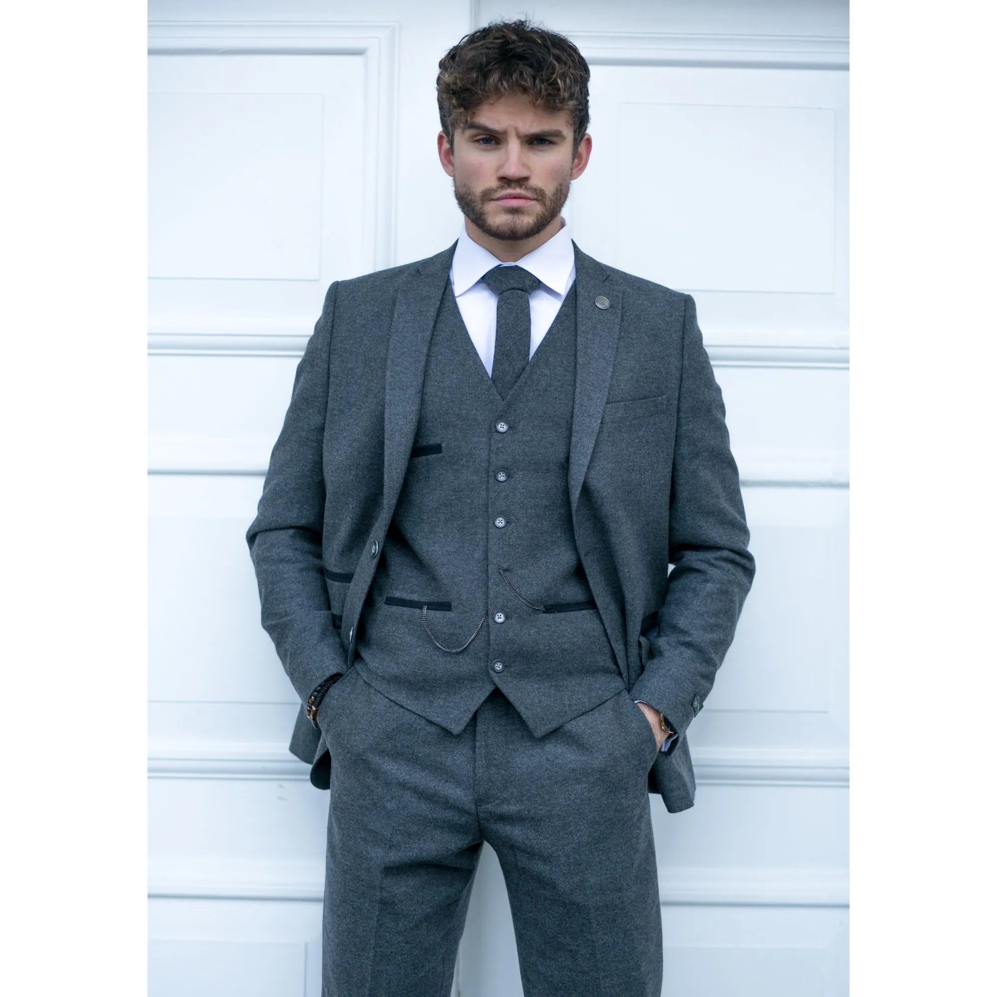Classic 2025 tweed suit