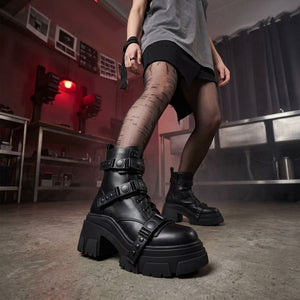 Schwarze wadenhohe Plateau-Kampfstiefel für Damen aus veganem Leder mit Schnalle - TruClothing.com - 2