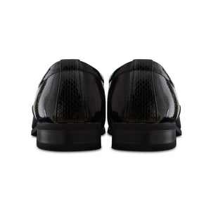 Czarne buty męskie wsuwane lakierowane z frędzlami - Fiorello - 4